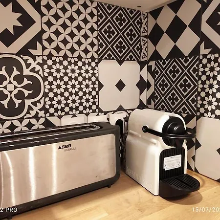 Un Individuel Dans Maison Proche De Paris Avec Un Acces Facile Aux Transports En Commun Apartment