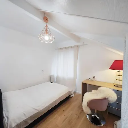 Un Individuel Dans Maison Proche De Paris Avec Un Acces Facile Aux Transports En Commun Apartment *