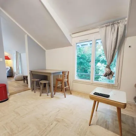 Un Individuel Dans Maison Proche De Paris Avec Un Acces Facile Aux Transports En Commun Apartment Le Plessis-Robinson