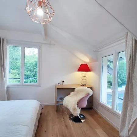 Un Individuel Dans Maison Proche De Paris Avec Un Acces Facile Aux Transports En Commun Apartment Le Plessis-Robinson